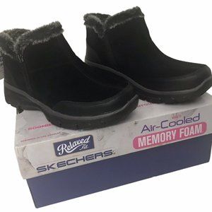 Skechers Women's Easy Going Zip It Ankle Boots